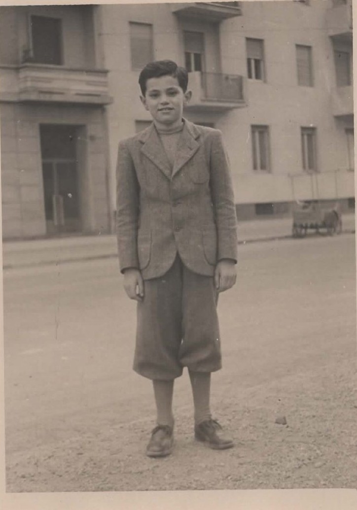 Peppino Zola ragazzo, in strada a Milano